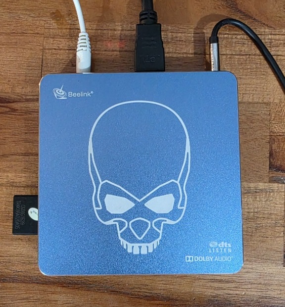 Beelink GT-King Pro phiên bản Wi-Fi 6 mặt trên vỏ nhôm xanh kim loại
